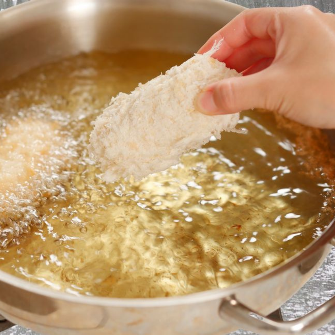 5 Alasan Minyak Goreng Kelapa Lebih Sehat & Tahan Panas Dibanding Minyak Lain