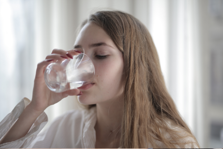 Pentingnya Minum Cukup Air: Tips dan Trik untuk Memenuhi Kebutuhan Cairan Tubuh