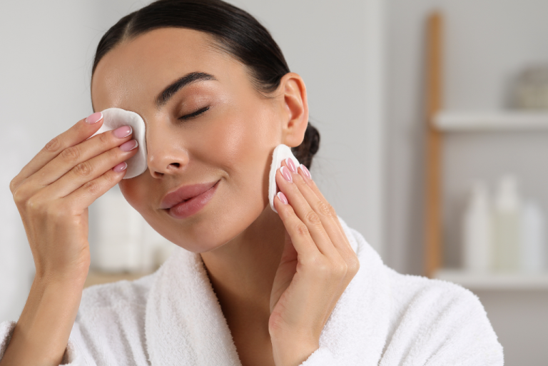 Cara Menggunakan VCO sebagai Makeup Remover Alami